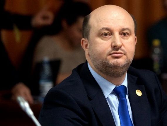 Chitoiu si Gerea si-au inregistrat oficial demisiile la cabinetul premierului. Basescu a semnat decretele pentru interimatele lui Ponta si Nita, la Finante, respectiv Economie
