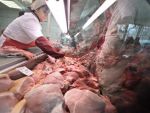 Carnea de porc s-ar putea ieftini ca urmare a importurilor din Ungaria, unde TVA a scazut la 5%