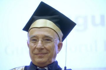 Isarescu, de acord cu Puya in ceea ce priveste versurile piesei Baga bani : S-a luat Nobel pentru idei contrare