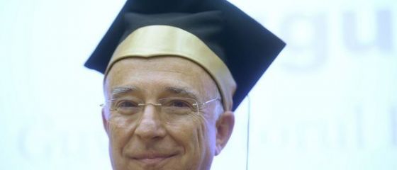 Isarescu, de acord cu Puya in ceea ce priveste versurile piesei Baga bani : S-a luat Nobel pentru idei contrare