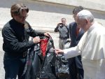 O motocicleta Harley-Davidson, ce apartinea Papei Francisc, vanduta cu peste 240.000 euro
