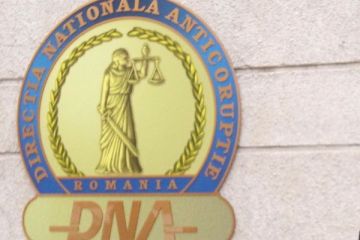 Iulian Hertanu, cumnatul premierului Victor Ponta, a fost retinut. Seful CJ Prahova, fiul acestuia si deputatul Sebastian Ghita, sub control judiciar in acelasi dosar