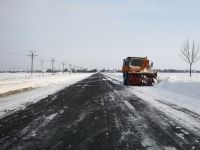 
	Culmea deszapezirii a fost atinsa in Romania. Autoritatile au incheiat contracte de milioane de euro pentru a curata zapada de pe autostrazi inexistente

