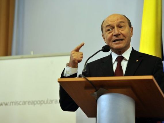 Basescu: Romania nu este in recesiune tehnica, este in recesiune punct. As anula taxa pe stalp si acciza la carburanti si economia ar incepe sa ticaie