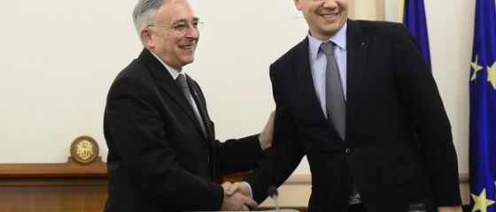 Ponta a venit la sediul bancii centrale, acolo unde a scuipat boierul , si a felicitat reprezentantii BNR pentru echidistanta politica