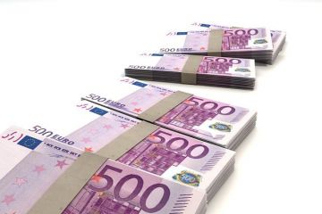 Guvernul amana proiectul de lege care limiteaza tranzactiile in numerar si reduce comisioanele bancare si initiaza discutii cu mediul de afaceri