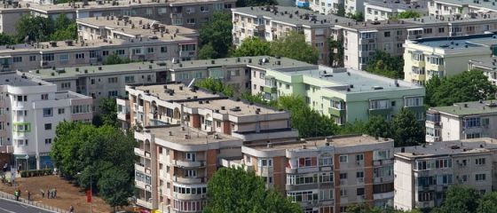 Case construite in mijlocul drumului, fara autorizatii sau reguli. Mai multe blocuri din Capitala risca sa fie demolate