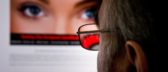 Studiu: Tot mai multi oameni platesc diverse servicii, pentru a-si gasi parteneri de viata
