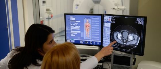 Proiect de lege: Medicii vor primi 50% din banii pentru tratarea pacientilor in regim privat, in spitalele publice