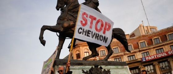 Gazele de sist scot din nou oamenii in strada. Proteste intr-un sat din Vaslui, unde Chevron are acord de mediu pentru exploatare