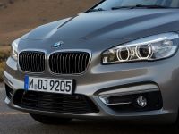 
	BMW-ul care vrea sa fure clientii Opel si Ford. Seria 2 AT se lanseaza la Geneva si va ajunge in Romania la vara. GALERIE FOTO
