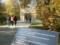 
	Poarta Sarutului, inspectata de experti de la Viena, Bruxelles si Paris. Opera lui Brancusi ar putea intra in patrimoniul UNESCO
