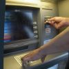 Furati de bancomat. Tot mai multi clienti ai bancilor se plang de erorile ATM-urilor, care ii lasa fara bani