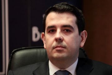 Dragos Bilteanu, seful SIF Banat Crisana, si-a petrecut noaptea dupa gratii. El si alti suspecti, pusi sub acuzare pentru manipularea pietei de capital. Prejudiciul: 13 mil. euro