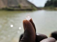 
	Un diamant de 153 de carate, estimat la 6,2 milioane de dolari, descoperit in Sierra Leone

