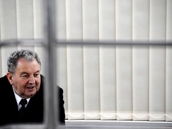 Omul de afaceri Ilie Carabulea si complicele sau Marian Mirzac, acuzati de coruptie in dosarul Carpatica, raman in arest