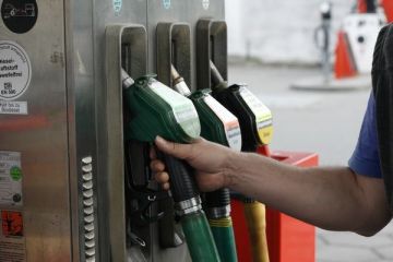 Acciza suplimentara de 7 eurocenti ridica la 7 lei preturile la benzina si motorina, din aprilie. Romania, printre tarile cu cei mai scumpi carburanti din UE