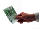 Grupul norvegian Kongsberg, acuzat de coruptie pentru contracte obtinute in Romania in 1999-2008. Compania a livrat sisteme de comunicatie codificate mai multor ministere si misiuni diplomatice