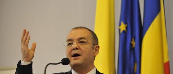 Emil Boc ii solicita actualului prim-ministru scaderea contributiilor sociale: Premierul Victor Ponta sa ceara ministrului de Finante Victor Ponta reducerea CAS. Daca nu acum, atunci cand?