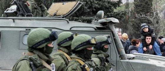Ucraina cere ajutor international pentru a se apara de agresiunea rusa. Organizatia extremista Sectorul Dreapta ameninta ca va riposta. CNN: Trupe ruse au inconjurat bazele militare ucrainene din Crimeea