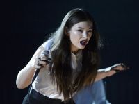 Record: Pure Heroine , albumul de debut al cantaretei Lorde, a depasit un milion de copii vandute