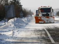 Trafic in conditii de iarna pe mai multe drumuri importante din Harghita