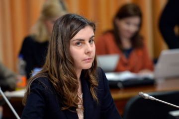 Ioana Petrescu (34 ani), ministrul desemnat pentru Finante: Munca este mult prea fiscalizata. Sprijin reducerea CAS cu 5 puncte din iulie