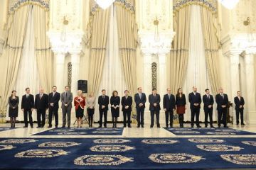 Cabinetul Ponta III a depus juramantul. Guvernul s-a reunit in prima sedinta, miercuri seara, si a aprobat programul politic de guvernare