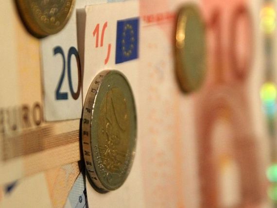 BCE a mentinut dobanda de politica monetara la minimul record de 0,25% si a imbunatatit usor estimarea privind cresterea economica a zonei euro