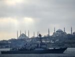 Distrugatorul USS Truxtun, care a traversat Stramtoarea Bosfor cu destinatia Constanta, urmarit de un avion militar rus. Turcia a trimis avioane de vanatoare in zona