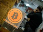 Poveste desprinsa din filmele cu James Bond in jurul creatorului bitcoin. Japonezul demascat de presa neaga orice implicare, rudele il descriu drept geniu al matematicii, taciturn si secretos