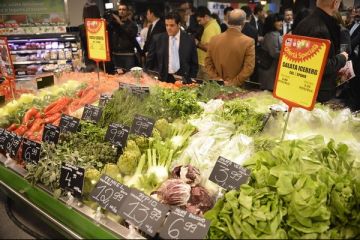 Politicienii vorbesc despre scaderi de TVA la fructe, legume si carne, cu doar cateva luni inainte de europarlamentare. Preturile s-ar reduce cu pana la 15%