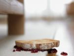 Regula celor 5 secunde poate fi aplicata: alimentele scapate pe jos pot fi mancate fara probleme