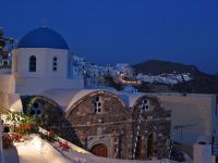 
	Preturile locuintelor pe insulele grecesti au scazut cu o treime fata de 2008. Peste 80% dintre cumparatori sunt straini
