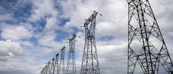 Sindicatele din industrie ies in strada, pentru a cere oprirea suprataxarii energiei electrice