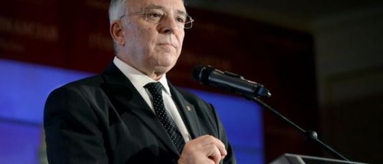 Isarescu: Populatia trebuie sa aiba educatie financiara pentru a face fata complexitatii pietei. Ce rol a jucat nivelul redus al cunostintelor in criza globala
