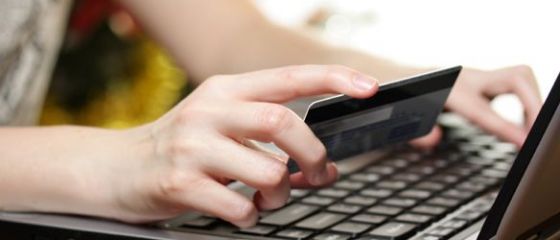 Romanii au cheltuit 600 mil. euro pe cumparaturi online anul trecut, in cele 5.000 de magazine virtuale active. Afacerile acestora au crescut cu peste 20%