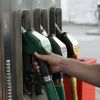 De la 1 aprilie, vom plati pe carburanti mai mult ca in Austria, Franta si Spania. Basescu ii cere din nou premierului sa nu introduca acciza suplimentara