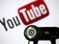 
	Cum te imbogatesti urcand videoclipuri pe YouTube. Cel mai vizionat canal face pana la 8 milioane de dolari anual din publicitate
