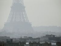 Transport in comun si biciclete gratis, in Paris. Gradul de poluare din capitala franceza a atins cel mai ridicat nivel din ultimii ani