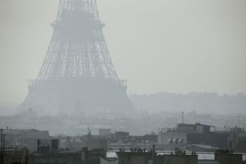 Transport in comun si biciclete gratis, in Paris. Gradul de poluare din capitala franceza a atins cel mai ridicat nivel din ultimii ani