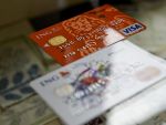 Visa si MasterCard au oprit serviciile pentru clientii bancilor rusesti, in urma sanctiunilor SUA