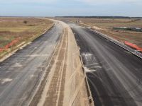 
	Una dintre cele mai asteptate autostrazi din Romania aduna termene nerespectate chiar inainte de inceperea lucrarilor
