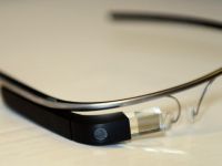 
	Google se aliaza cu grupul italian Luxottica, ce detine si brandul Ray-Ban, pentru a crea ochelari inteligenti
