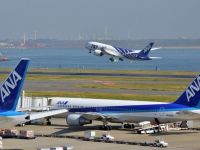 
	Cea mai mare achizitie efectuata vreodata de o companie aeriana. Operatorul japonez ANA Holdings a cumparat avioane in valoare de 16,6 mld. dolari, de la Boeing si Airbus
