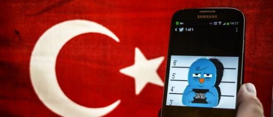 Guvernul din Turcia redeschide Twitter, la doua saptamani de la blocarea retelei. Un tribunal de la Ankara anuleaza si blocarea YouTube