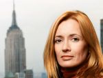 Femeia care a inventat armele financiare de distrugere in masa demisioneaza din functia de bancher, dupa o cariera de 30 de ani
