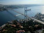 Primul tunel rutier intercontinental a fost inaugurat la Istanbul. Are doua niveluri si leaga Europa de Asia pe sub Stramtoarea Bosfor, la 106 metri adancime