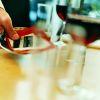 Patronatele din turism vor introducerea unei taxe pe bacsis de 16%. Cum s-ar putea proceda in baruri si restaurante