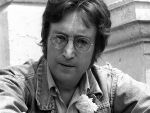 Un stomatolog canadian vrea sa il cloneze pe John Lennon, pe care l-ar putea creste ca pe propriul sau copil